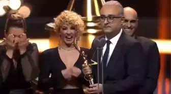 Onur Atilla, Altın Kelebek Ödülleri'nde Kerem Bürsin'in taklidini yaptı