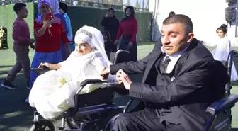 Engelli çift Şanlıurfa'da dünyaevine girdi