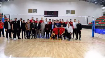 Şırnak Valisi Cevdet Atay, Cizre Belediyespor Erkek Voleybol Takımı'nı ziyaret etti