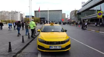 Taksim Meydanı'nda Ticari Taksi Denetimi: 3 Şoföre Cezalar Kesildi