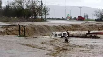 Çanakkale'de Kuvvetli Sağanak Yağış: Kepez Çayı Taştı