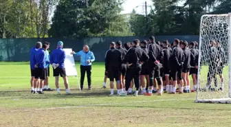 Denizlispor Teknik Direktörü Özcan Bizati: '68 Aksarayspor galibiyeti lige tutunmamızı sağladı'