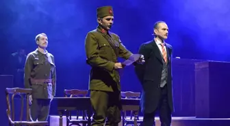 Milli Eğitim Bakanlığı'nın 'Cumhuriyete Doğru' Tiyatro Oyunu Erzurum'da Sahnelendi