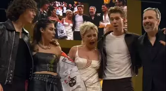Florence Pugh, sahnede poz verirken kafasına nesne atıldı