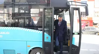 Hakkari Belediyesi 2 minibüsü hizmete sundu