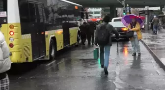 İstanbul'da yağmur nedeniyle trafik yoğunluğu yaşandı