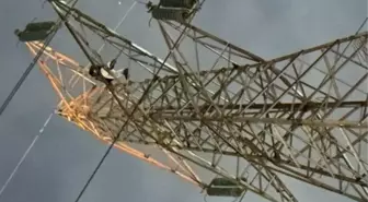 Boşandığı Eşi ve Çocuklarını Özleyen Adam Yüksek Gerilim Hattına Çıktı