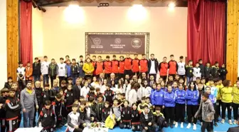 Muş'ta Spor Kulüplerine Malzeme Desteği Verildi