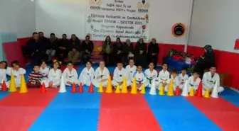 Posof Gençlik ve Spor Müdürlüğünde Tekvando Eğitimi Gören Sporcuların 2023 Yılı Son Kuşak İmtihanı Yapıldı