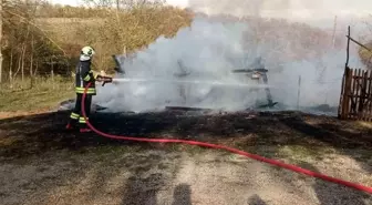 Sinop'ta bir köyde çıkan yangında tahıl ambarı küle döndü