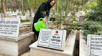 AK Parti İzmir Milletvekili Ceyda Bölünmez Çankırı, Işılay Saygın'ın Kabrini Ziyaret Etti