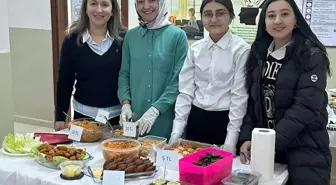 Ardahan'da Anadolu İmam Hatip Lisesi Filistin'e Destek İçin Kermes Düzenledi