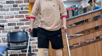 Depremzede Ahmed'e doğan umut güneşi: Kaybettiği bacaklarına protezle kavuştu