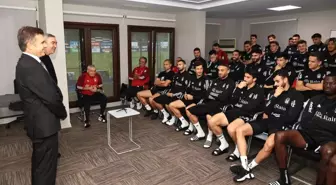 Beşiktaş Kulübü yöneticileri futbol takımıyla bir araya geldi