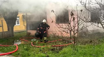 Düzce'de prefabrik evde çıkan yangın itfaiye ekipleri tarafından söndürüldü