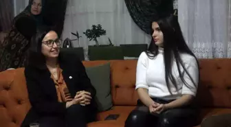 Yalova Valisi, şemsiyesi kırılan öğrenciye yeni şemsiye hediye etti