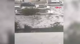Alanya'da dolu ve sağanak yağış yaşamı olumsuz etkiledi