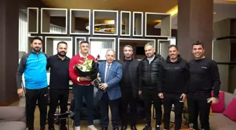 Talas Belediye Başkanı Mustafa Yalçın, Vanspor'u ziyaret etti