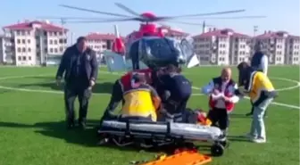 Sivas'ta Çatıdan Düşen Hasta Ambulans Helikopter ile Hastaneye Sevk Edildi