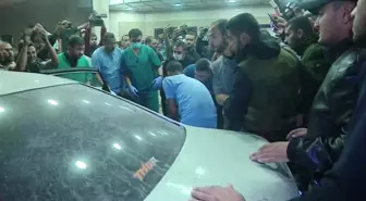 Gazze'deki savaşta gazeteci Adnan El Bursh'un yaşadığı ikilem