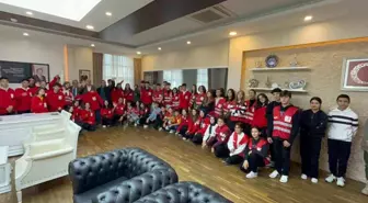 Genç Kızılay Gönüllüleri Kızılcahamam Belediye Başkanı'nı ziyaret etti