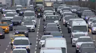 İSTANBUL'DA TRAFİK YOĞUNLUĞUNDA ÖNLENEMEYEN ARTIŞ