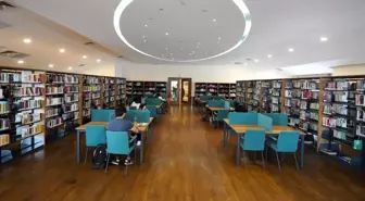 Küçükçekmece Belediyesi, özel gereksinimli vatandaşlara kitapları adreslerine teslim ediyor