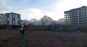 Malatya'da ağır hasarlı binaların yıkımına ara verildi