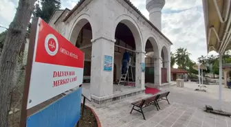 Muğla'da camiye konulan sivri aparatlar söküldü