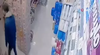 Sultangazi'de markete giren hırsız, çaldığı ürünleri göğsüne sakladı: O anlar kamerada