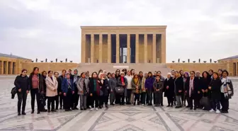 Tarsuslu Kadınlar Anıtkabir'i Ziyaret Etti