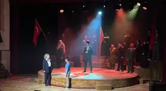 Tokat'ta Cumhuriyet'e Doğru tiyatro oyunu sahnelendi