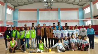 Tut ilçesinde Okul Sporları Yıldız Kız Voleybol Turnuvası düzenlendi