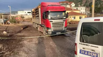 Karabük'te Kamyon Sürücüsü Tomruk Altında Hayatını Kaybetti