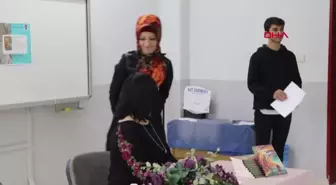 Lise Öğrencilerinden Öğretmenlerine Sürpriz İmza Günü