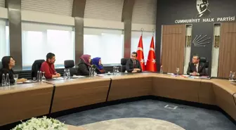 CHP Genel Başkanı Özgür Özel, işten çıkarılan sendika üyelerini kabul etti