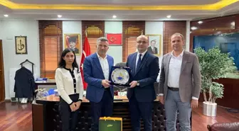 Gürcistan İstanbul Başkonsolosu Sapanca Belediye Başkanı Özcan Özen'i ziyaret etti