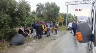 Hatay'da İşçi Servisi, Hafriyat Kamyonuna Çarptı; 16 Yaralı