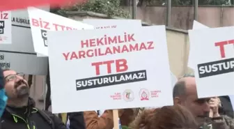 İstanbul Tabip Odası, TTB Merkez Konseyi Başkanı ve üyelerinin görevden alınmasını protesto etti