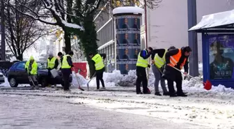 Almanya'da Kar Yağışı Nedeniyle Yüzlerce Uçuş İptal Edildi