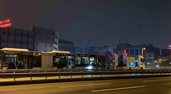 Okmeydanı'nda Metrobüs Kaza Yaptı