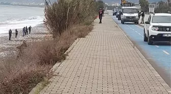 Finike'de Sahilde İnsan İskeleti Bulundu
