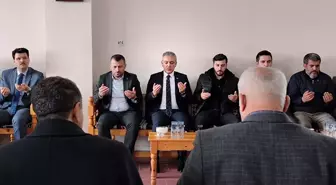 AK Parti Genel Başkan Yardımcısı Erkan Kandemir, 15 Temmuz şehidi Mahmut Eşit'in annesi için taziye ziyaretinde bulundu