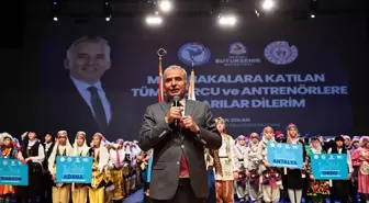 Denizli'de renkli gösterilerle Halk Oyunları Türkiye Şampiyonası devam ediyor