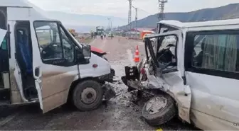 Şırnak'ta Minibüslerin Çarpıştığı Kazada 16 Kişi Yaralandı