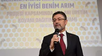 Tarım ve Orman Bakanı Yumaklı, Manisa'da ana arı üretim kovanı dağıttı