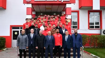 Balıkesir Valisi İsmail Ustaoğlu, Balıkesirspor Yönetimini Ziyaret Etti