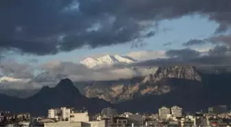 Kar nedeniyle ağır tonajlı araçların geçişi engellendi