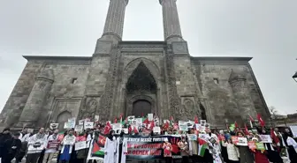 Erzurum'da Doktorlar İsrail'in Gazze'ye Saldırılarını Protesto Etti