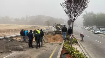 Gaziantep'te sağanak yağış nedeniyle mahsur kalan araçlar kurtarılıyor